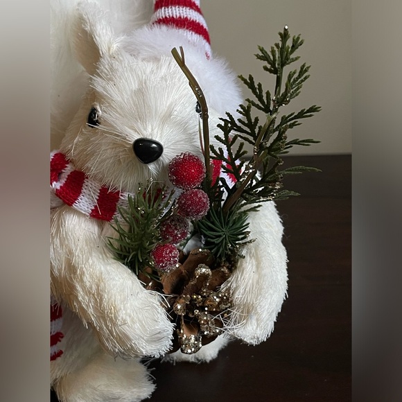 White Christmas Woodland Squirrel - Picture 4 of 12